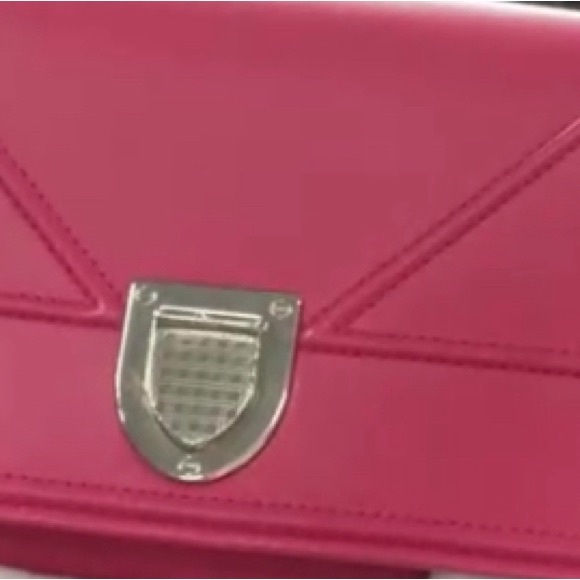 Dior Diorama Wallet 💳 on a Chain - Picture 3 of 5